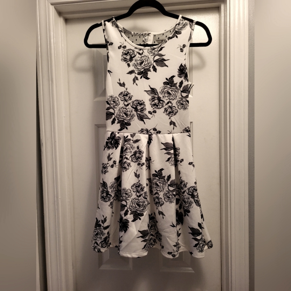 Women's Forever 21 Fit and Flare Party dress size small
